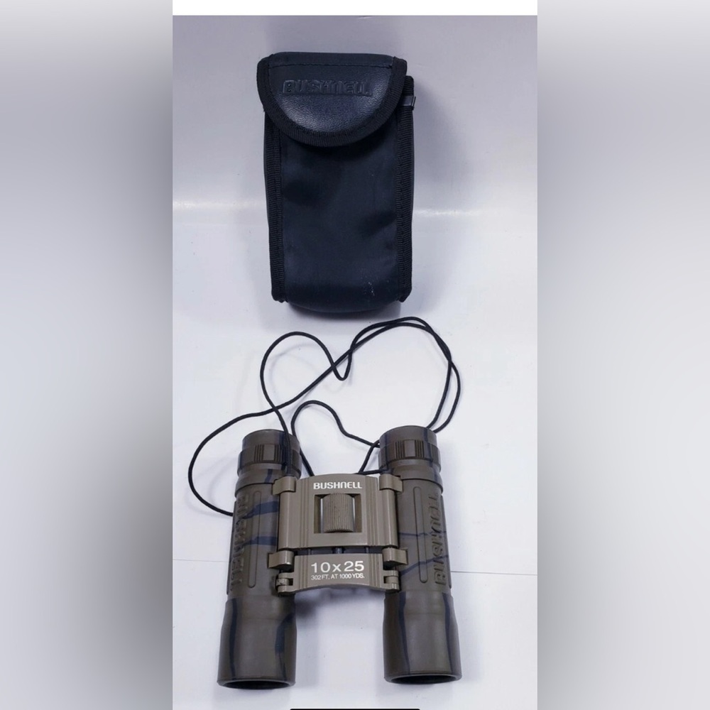Bushnell 10x25 Binoculars Camouflage Binoculars 302 ft at 1000 yards With Case